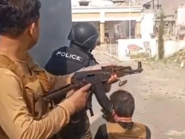 Militants storm FC lines in Bannu