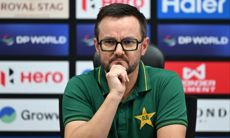 Mike Hesson urges Pakistan to show greater discipline after India defeat
