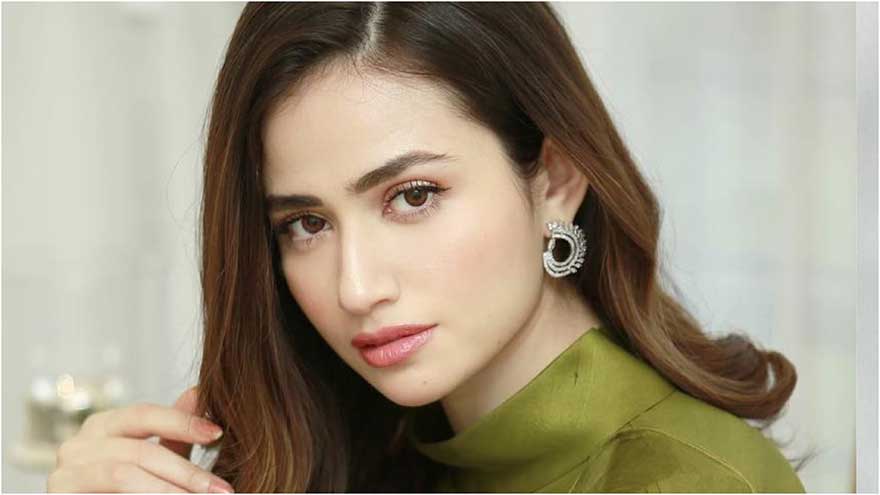 Sana Javed warns fans about a fake Facebook page pretending to be her.
