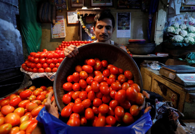 Tomato prices hit 'triple century' in Quetta