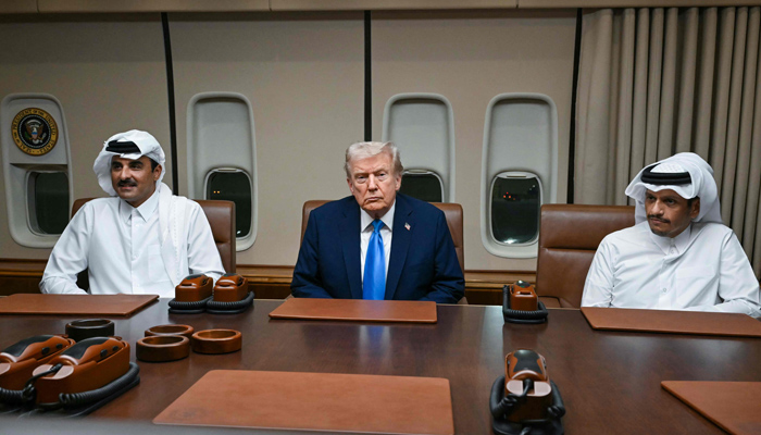 Trump makes a brief stop in Doha on his way to Malaysia, meets the Emir of Qatar on the plane