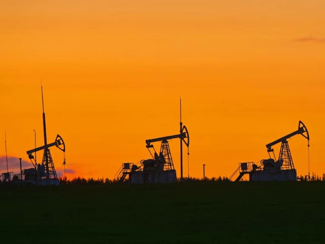 Oil rises after Trump says he is losing patience with Iran
